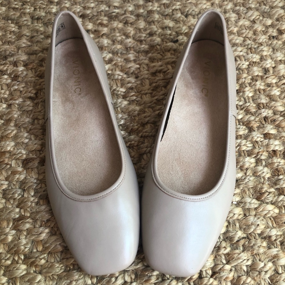 New: Vionic Orinda Flat in Putty Leather. Size 39 Narrow - Picture 4 of 16